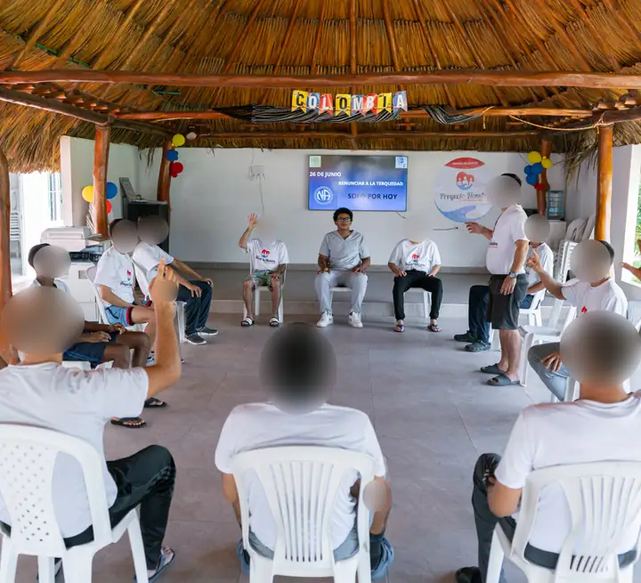 Participación en una sesión bajo el bohío