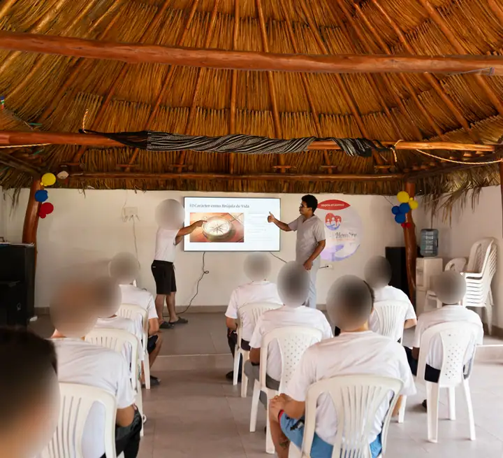 Charla con presentación proyectada